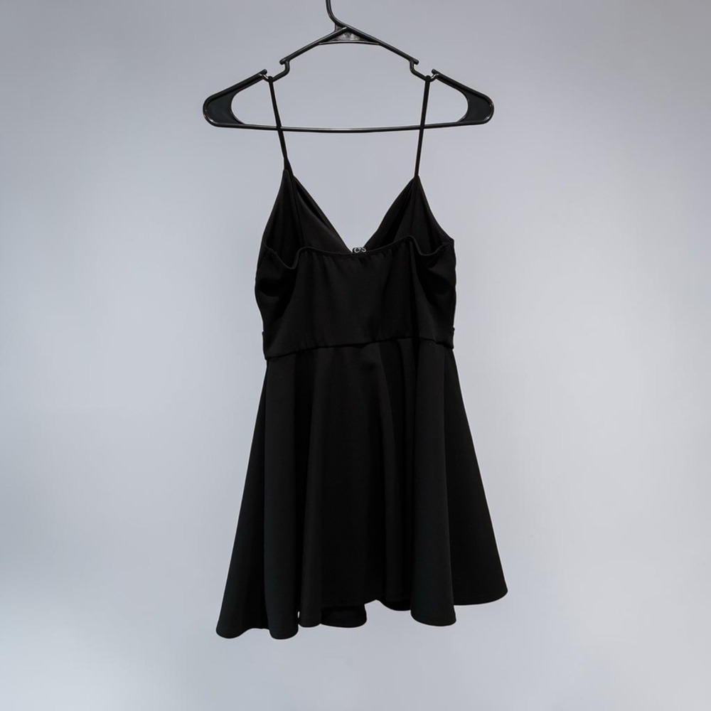 Windsor Black Skater Dress Twist Front Keyhole V-Neck Mini Dress Womens Medium - Picture 2 of 5